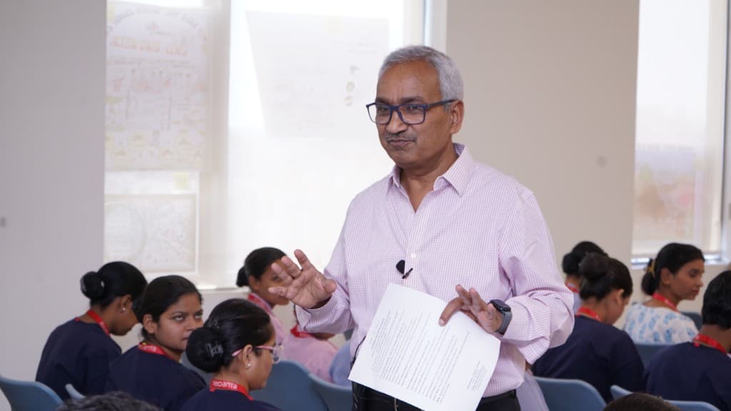 Vinay Singh leading the Inner Mirror workshop with Medanta doctors and nursing staff